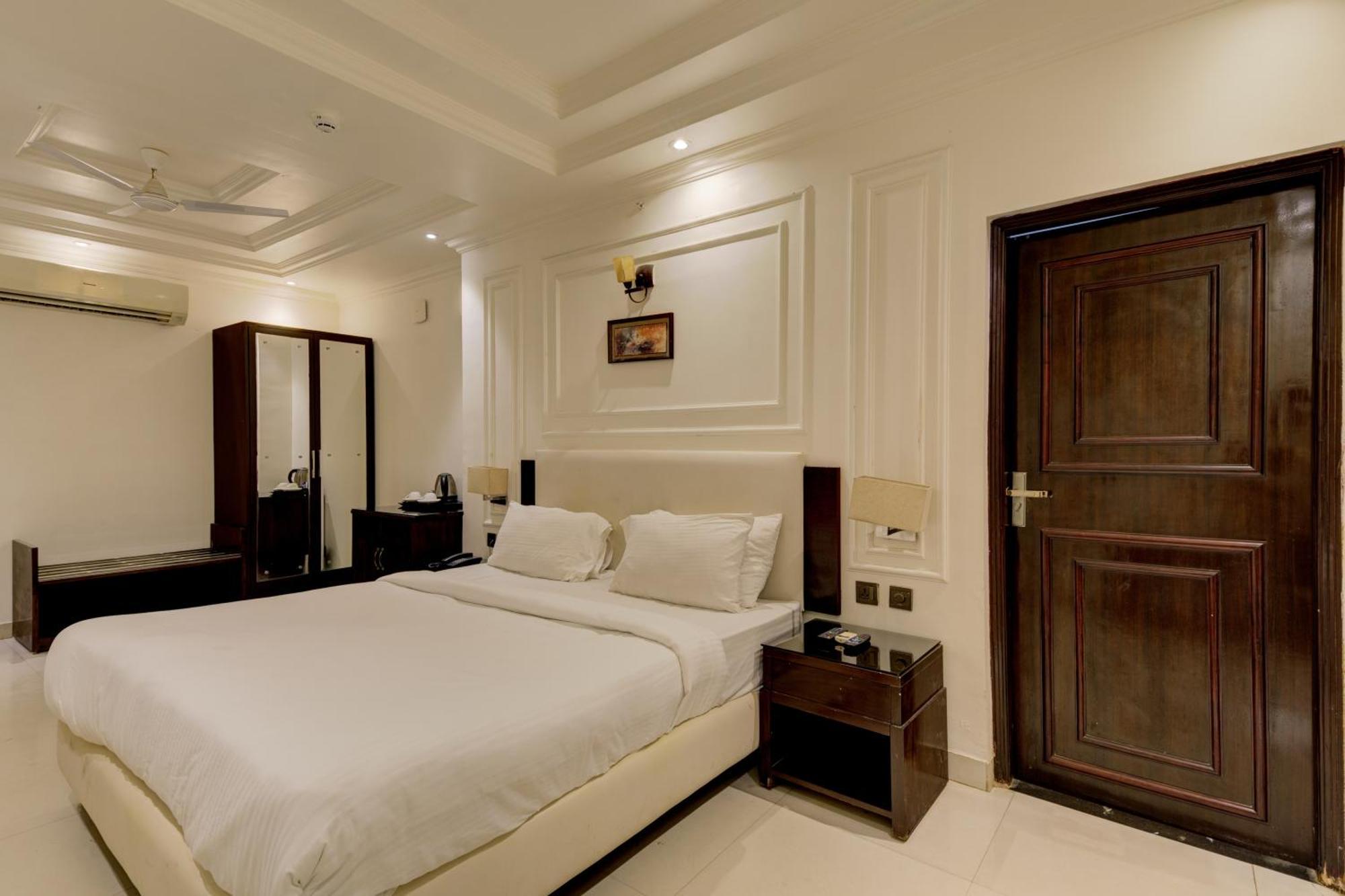 De Alturas Resort Candolim Bagian luar foto