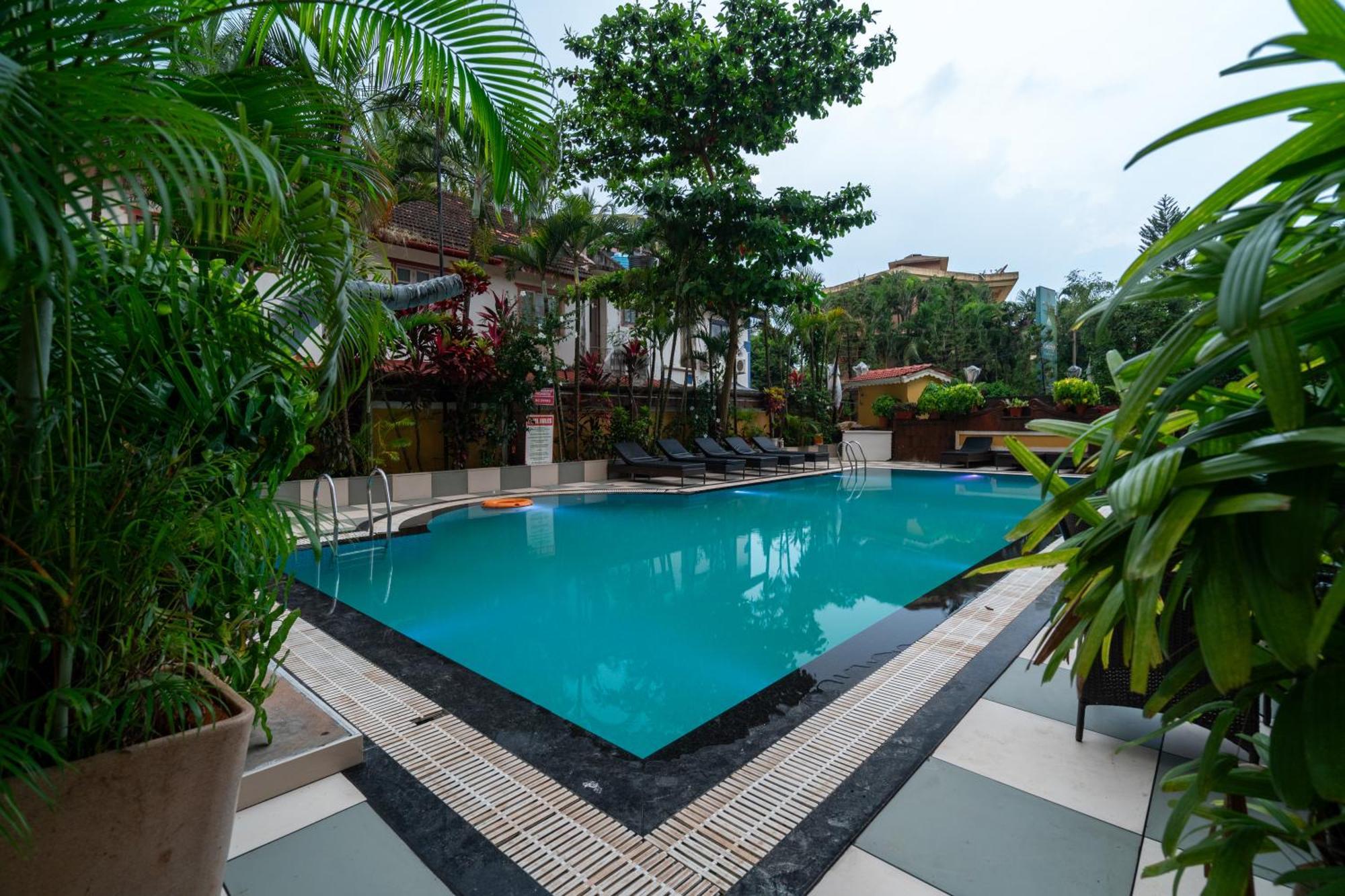 De Alturas Resort Candolim Bagian luar foto